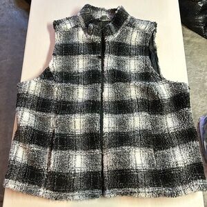 CJ Banks Fuzzy Vest Womens 1X with Pockets